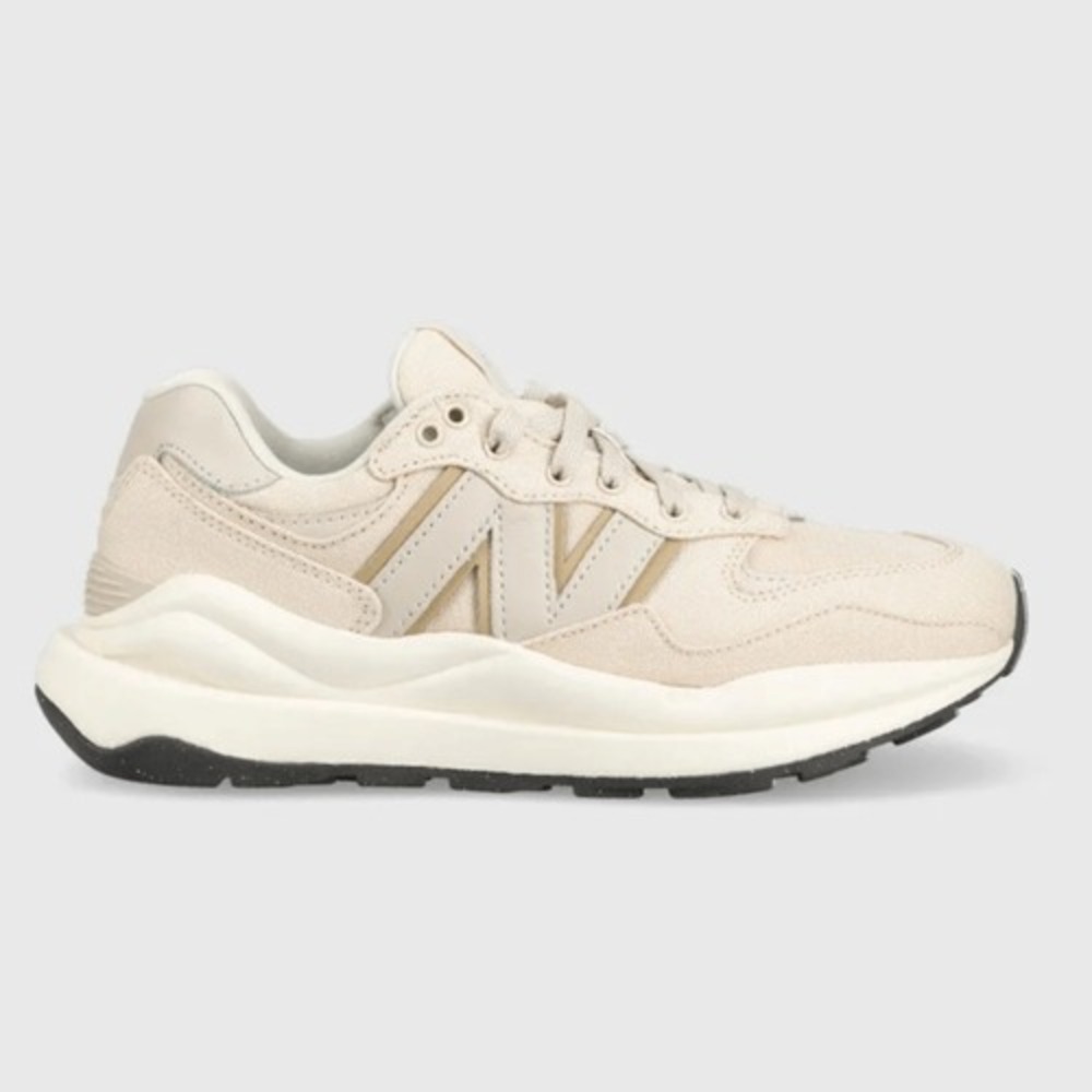 New Balance 5740 Nimbus women's 9.5 Sea Salt & White Low Top Sneaker Running